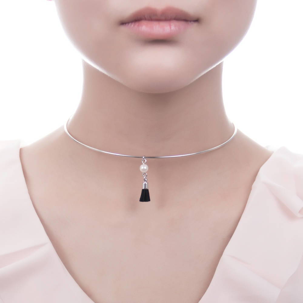 Model wearing Tassel Imitation Pearl Choker, 2 of 12