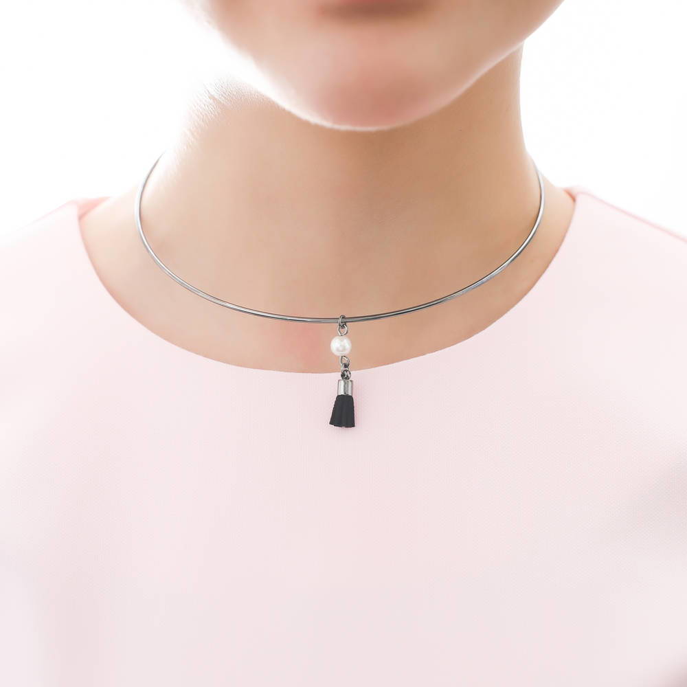 Model wearing Tassel Imitation Pearl Choker, 11 of 12