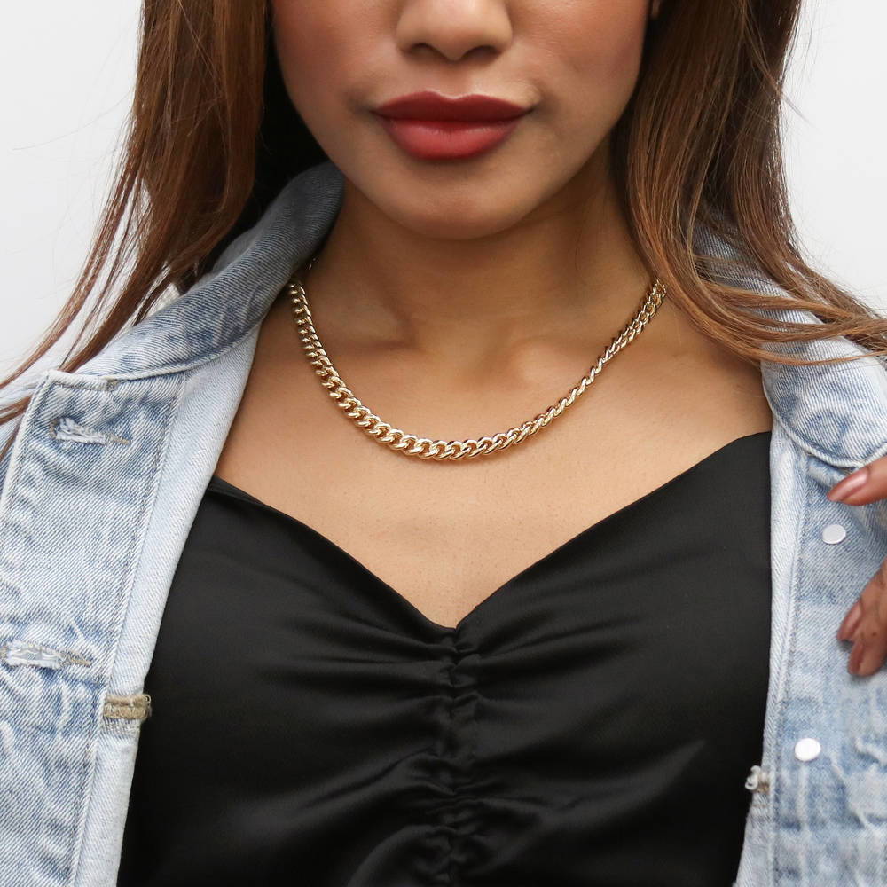 Model wearing Lightweight Curb Chain Necklace 7mm, 2 of 13