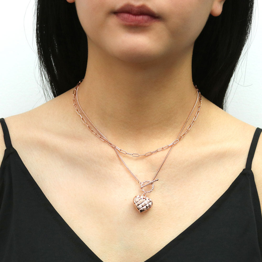 Model wearing Paperclip Link Chain Necklace 3mm, Rose Gold Flashed