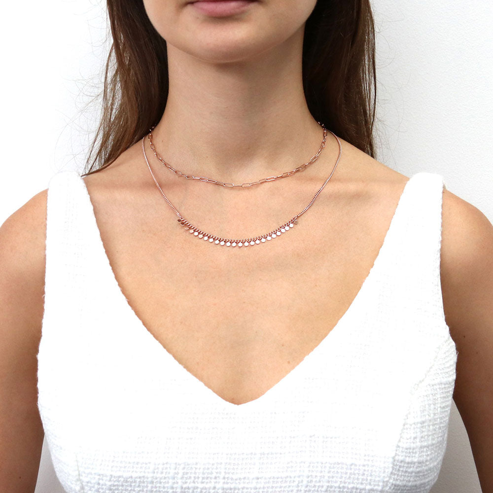 Model wearing Paperclip Imitation Pearl Link Chain Necklace, 2 Piece, 10 of 18