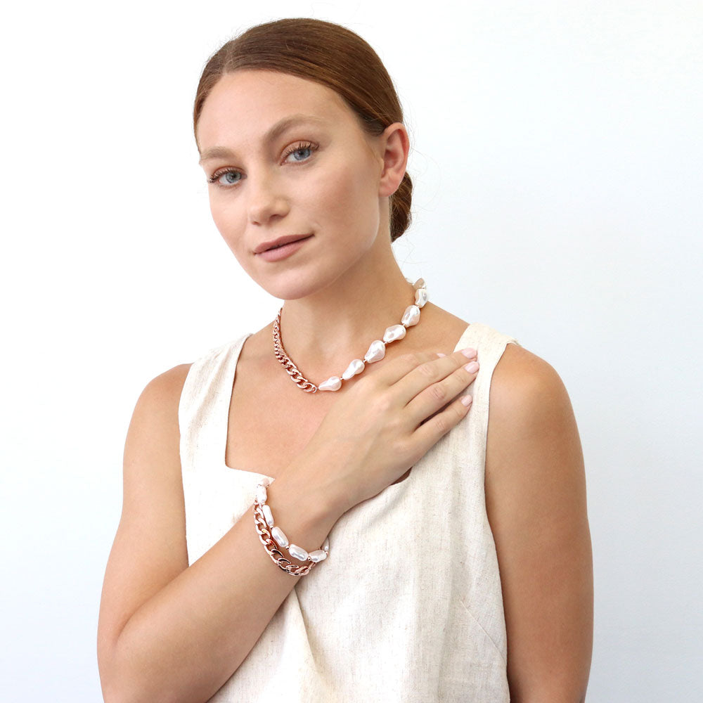 Model wearing Imitation Pearl Curb Chain Bracelet and Necklace, 2 Piece, 2 of 13