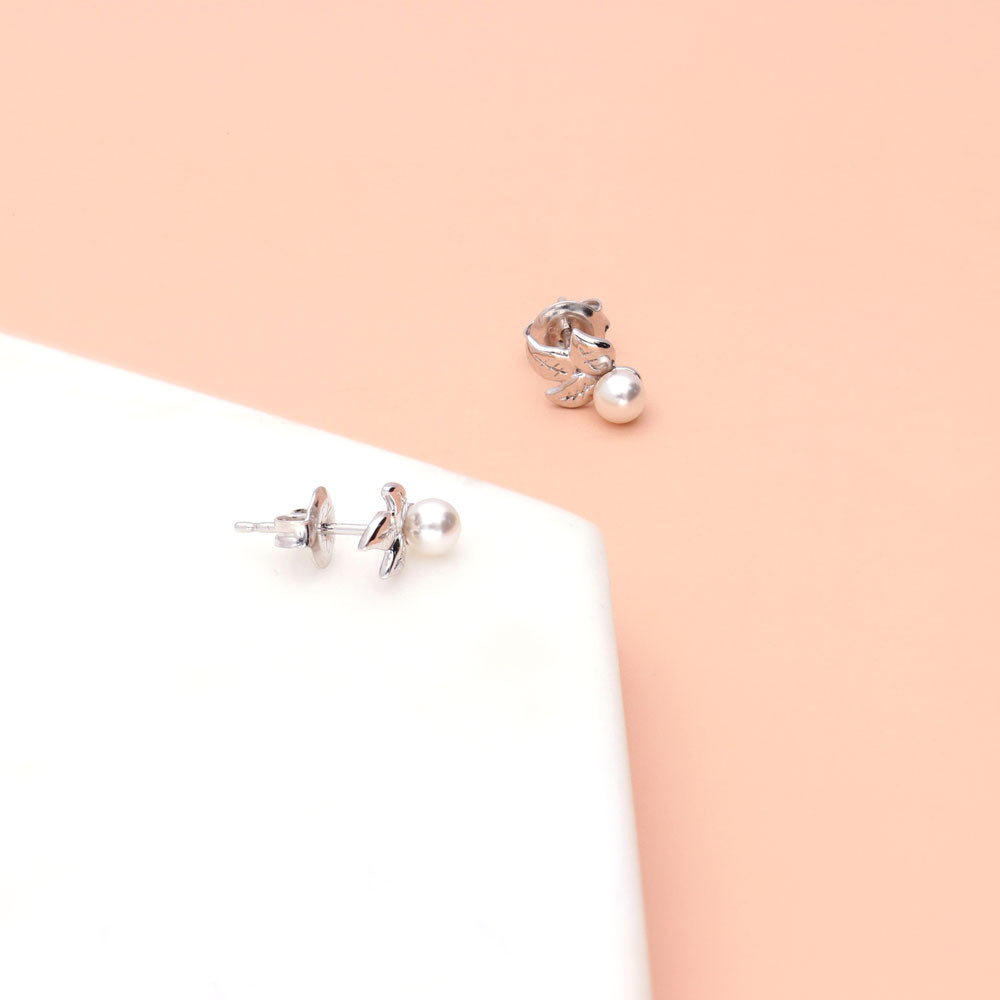 Flatlay view of Leaf Imitation Pearl Set in Sterling Silver, Yellow Gold Flashed